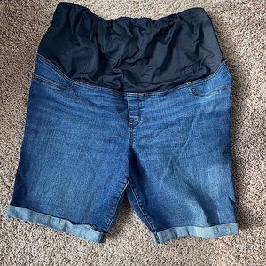 Isabel Maternity by Ingrid & Isabel Maternity Bermuda Jean Shorts Size 18